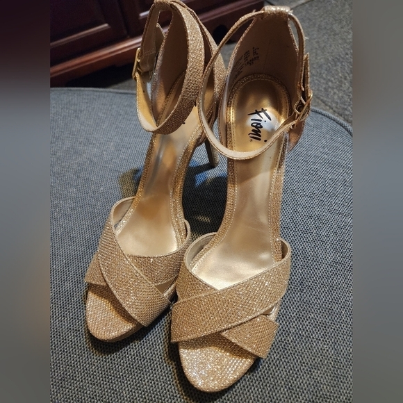 Gold Lavish heels measurements are pictured. - Picture 8 of 8